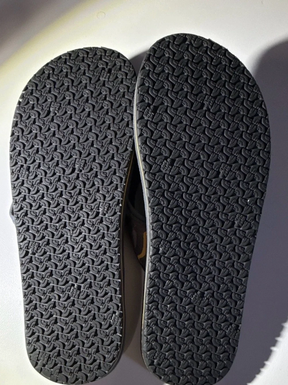 The North Face / KidsSize 4/Flip Flop Sandals Camo Logo